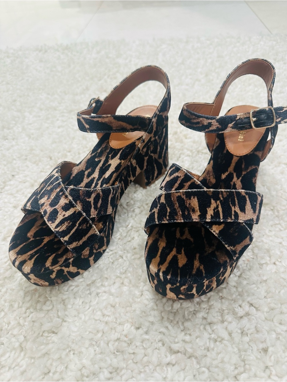 Gianni Bini Leopard Velvet Print Platform Sandals with Ankle Strap - New - Picture 2 of 9
